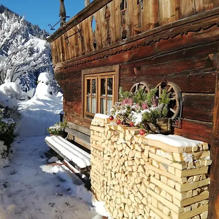Holzfaellerhaus Melkstatt Сasa de vacaciones Auffach