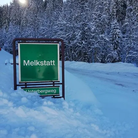 Holzfaellerhaus Melkstatt * アウフファッハ
